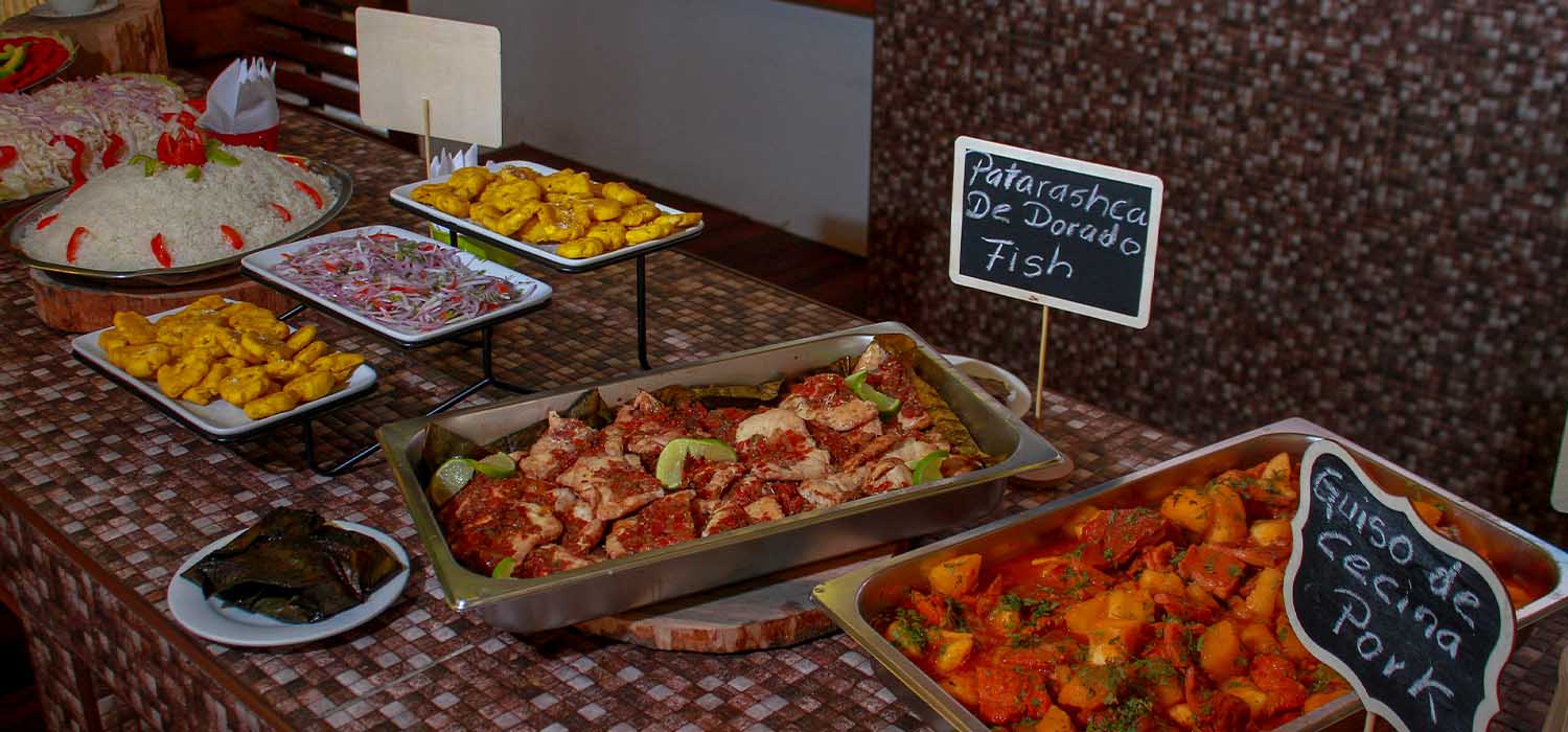 Buffet en Heliconia Lodge - Iquitos - Peru