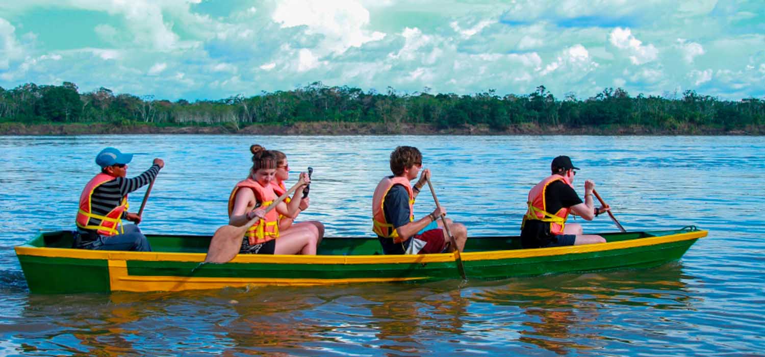 Paseo en bote rio amazonas-Heliconia-Lodge-Iquitos-Peru