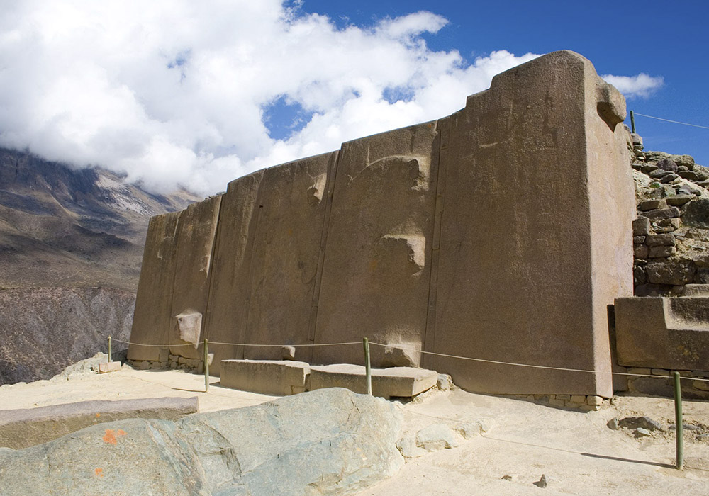 CELEBRA EN URUBAMBA - TEMPLE OF THE SUN - URUBAMBA - CUSCO - PERU - PERUVIAN SHADES